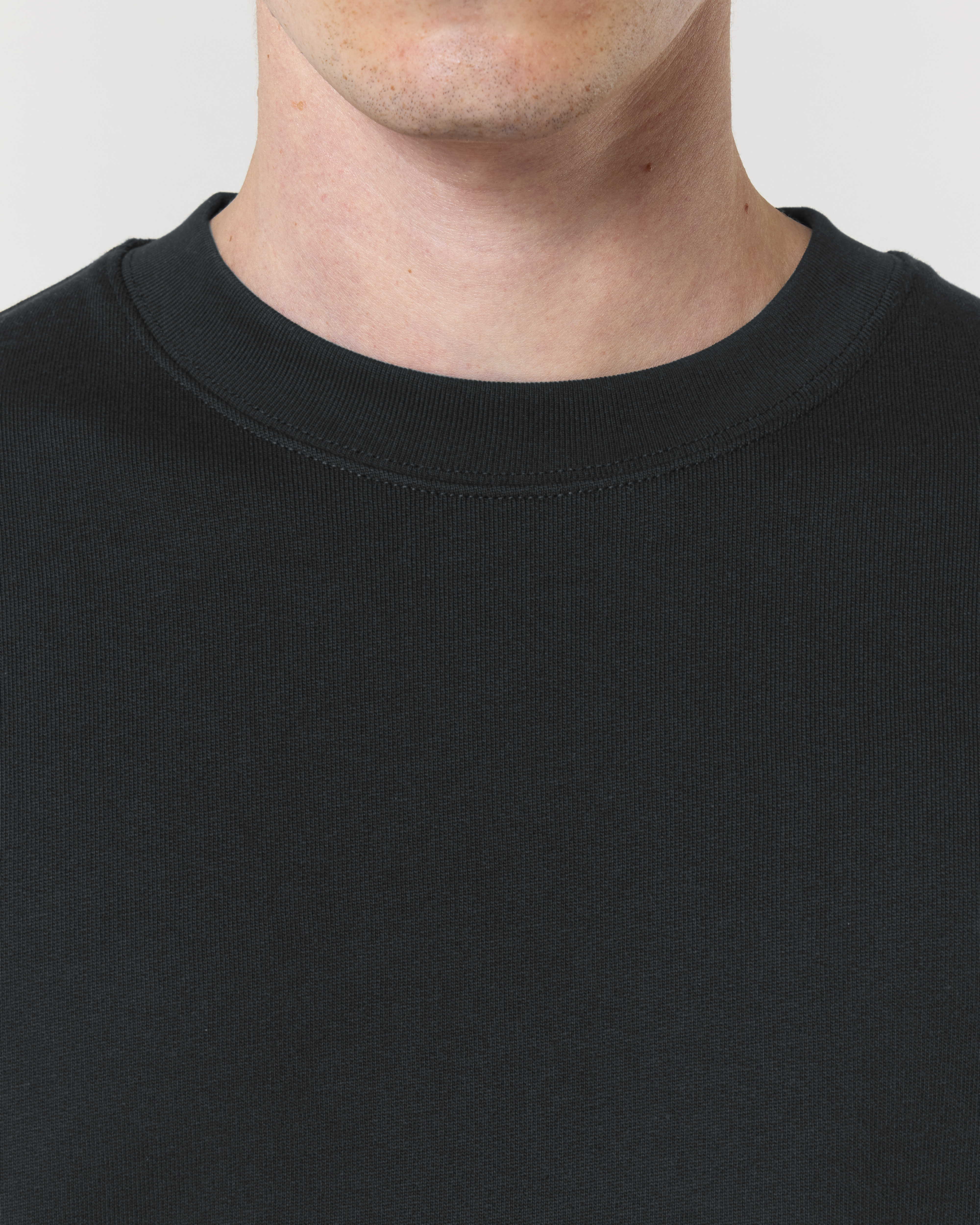 SWEATER - ZWART