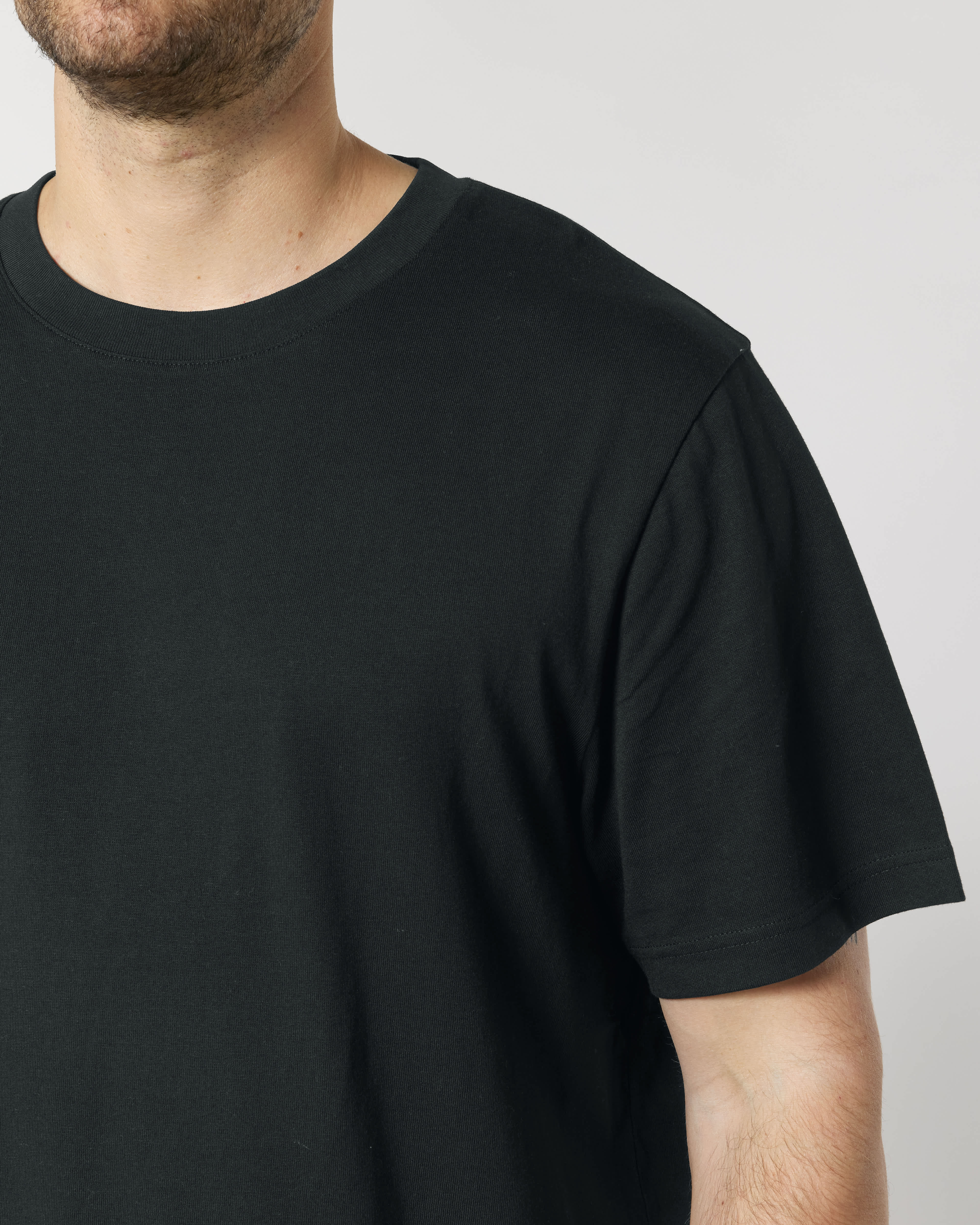 T-SHIRT - ZWART
