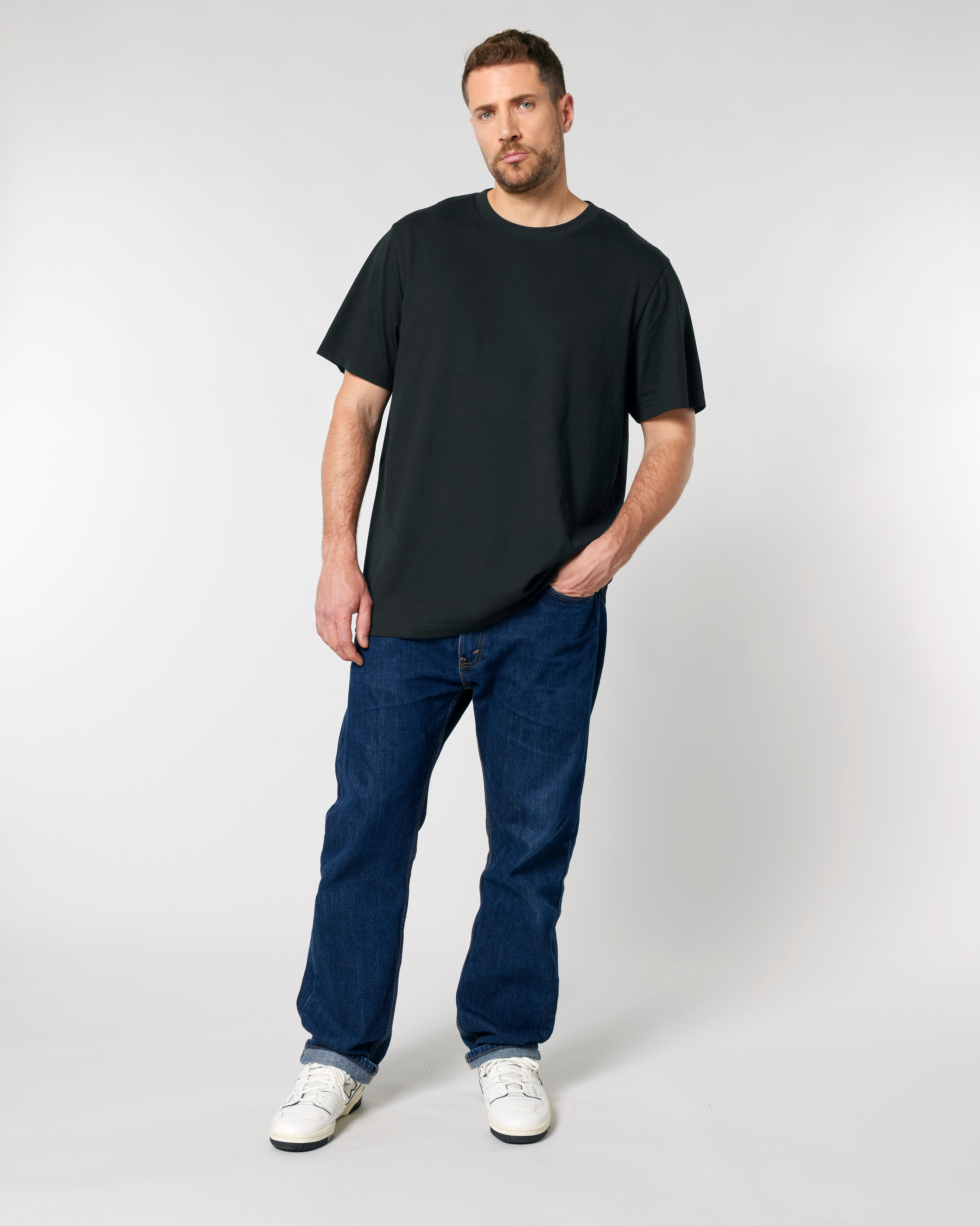 T-SHIRT - ZWART