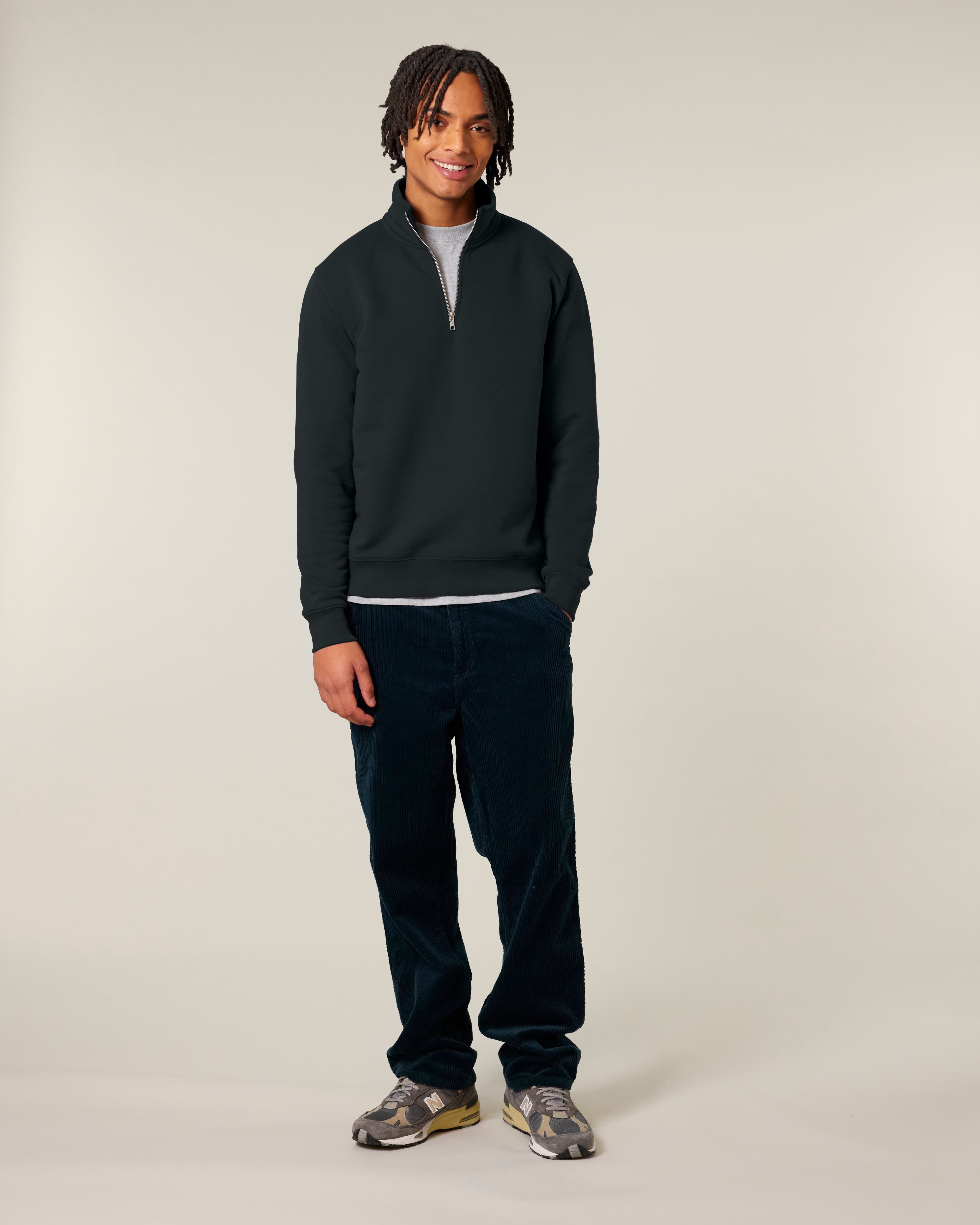 ZIP SWEATER - ZWART
